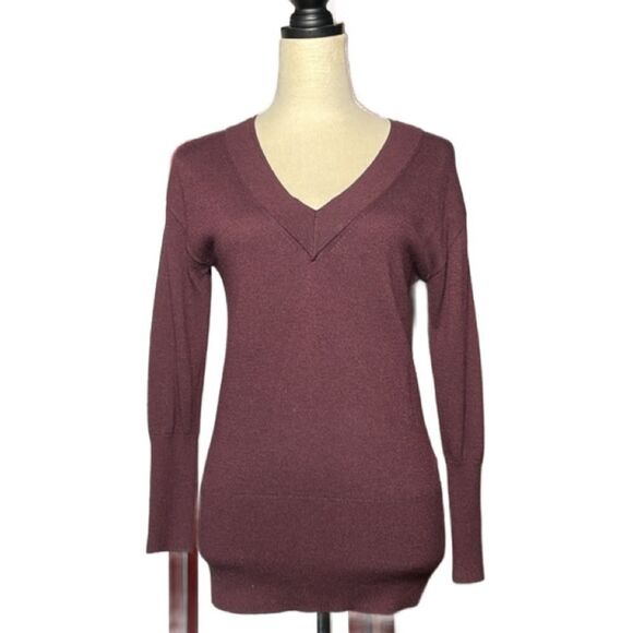 3/$20 White House Black Market Elegant Plum Colored V-Neck Sweater (Size: XXS) - Picture 1 of 14
